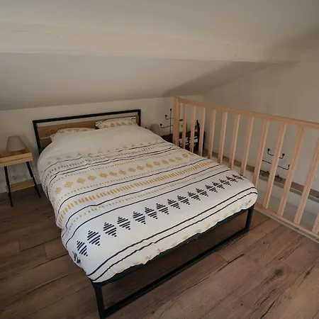 The Good Luc : A 150 M De La Place De Parking