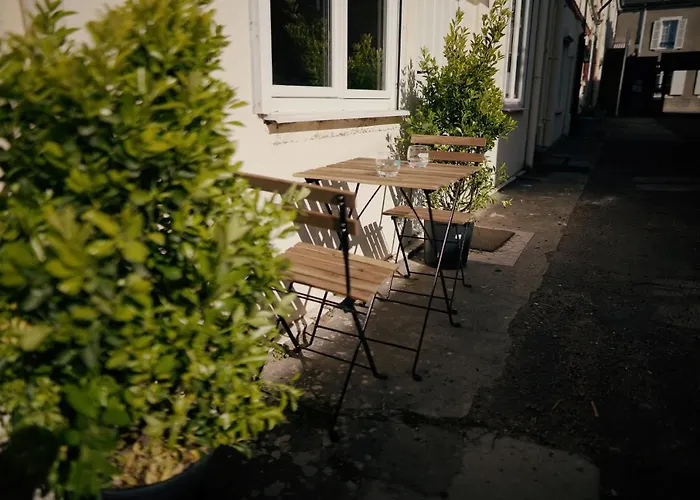 The Good Luc : A 150 M De La Place De Parking Holiday home