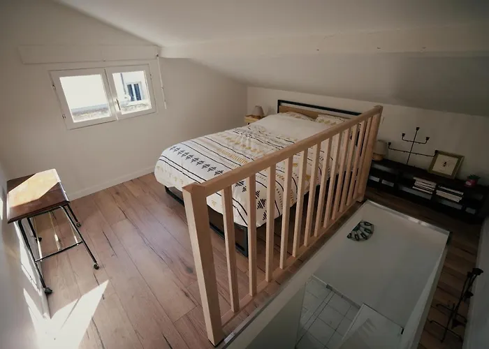 Holiday home The Good Luc : A 150 M De La Place De Parking *