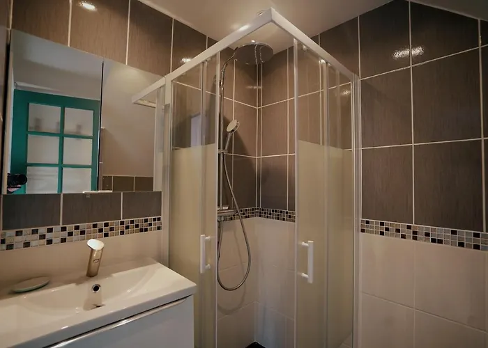 The Good Luc : A 150 M De La Place De Parking Holiday home