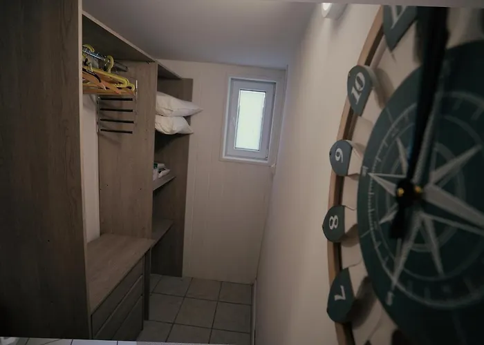 Holiday home The Good Luc : A 150 M De La Place De Parking