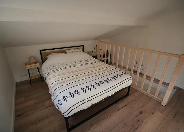 The Good Luc : A 150 M De La Place De Parking